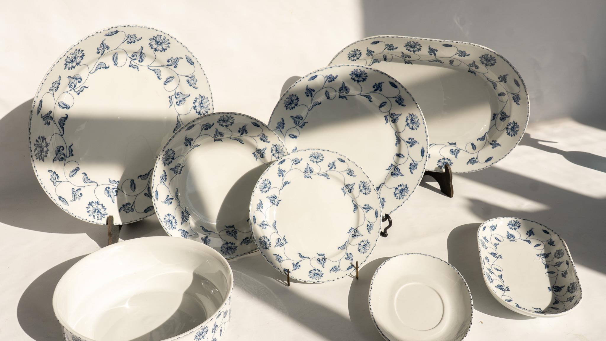 Juego de Mesa 12 personas Porcelana Verbano Flores Azules.