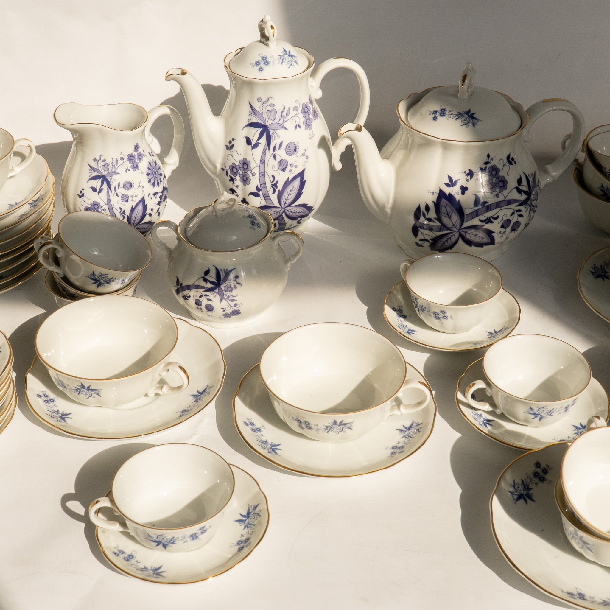 Juego de Te y Cafe para 12 Personas,Porcelana Verbano " BLUE" - 52 Pzas.