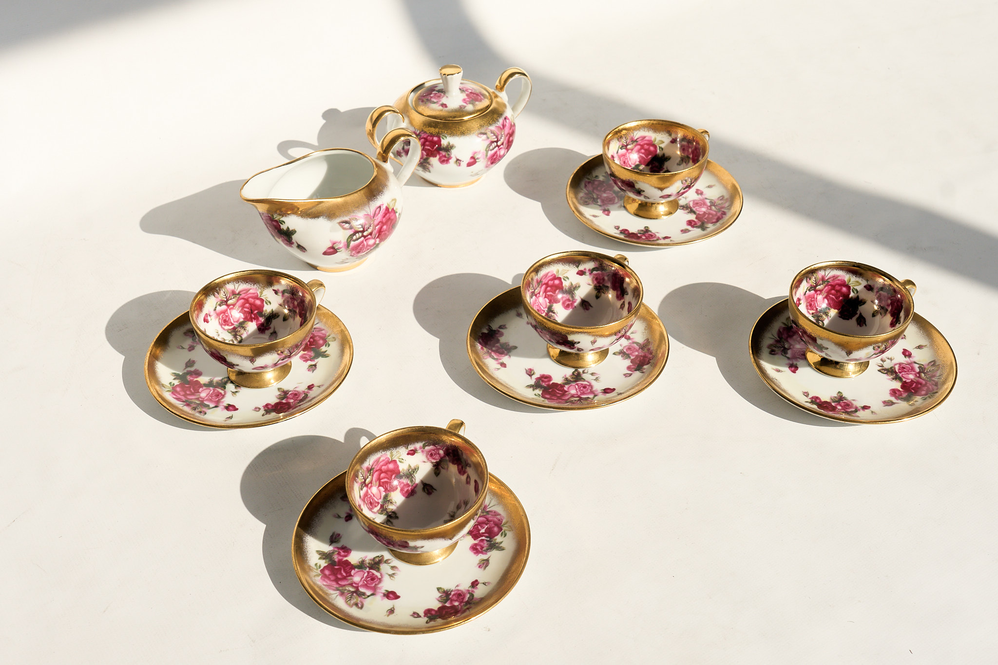 Juego de Café Porcelana Tsuji - Rosas Carmesi  y Dorados