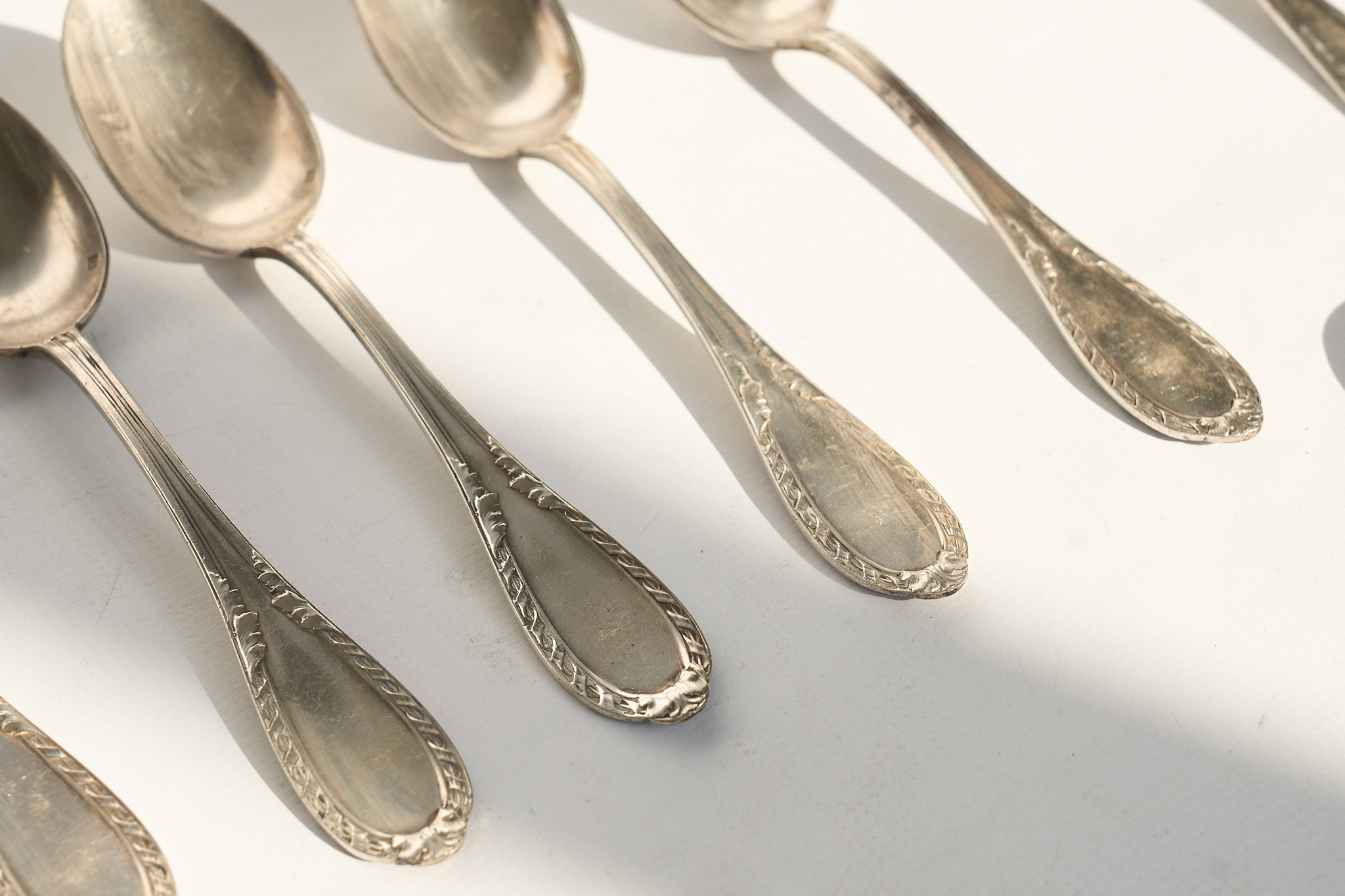 Lote de 18  Antiguas Cucharitas en Metal Plateado  Selladas- 3 Modelos 