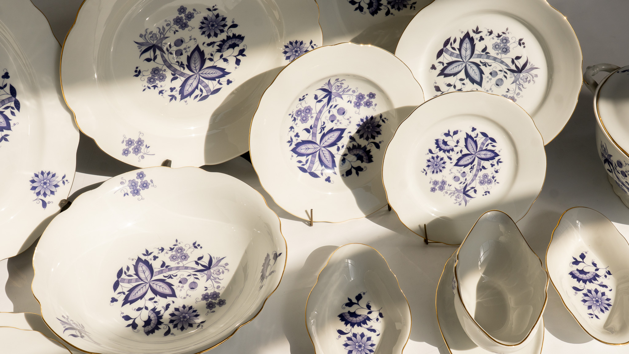 Juego de  Vajilla  para 12 Personas. Porcelana Verbano "Blue " - 44 Pzas